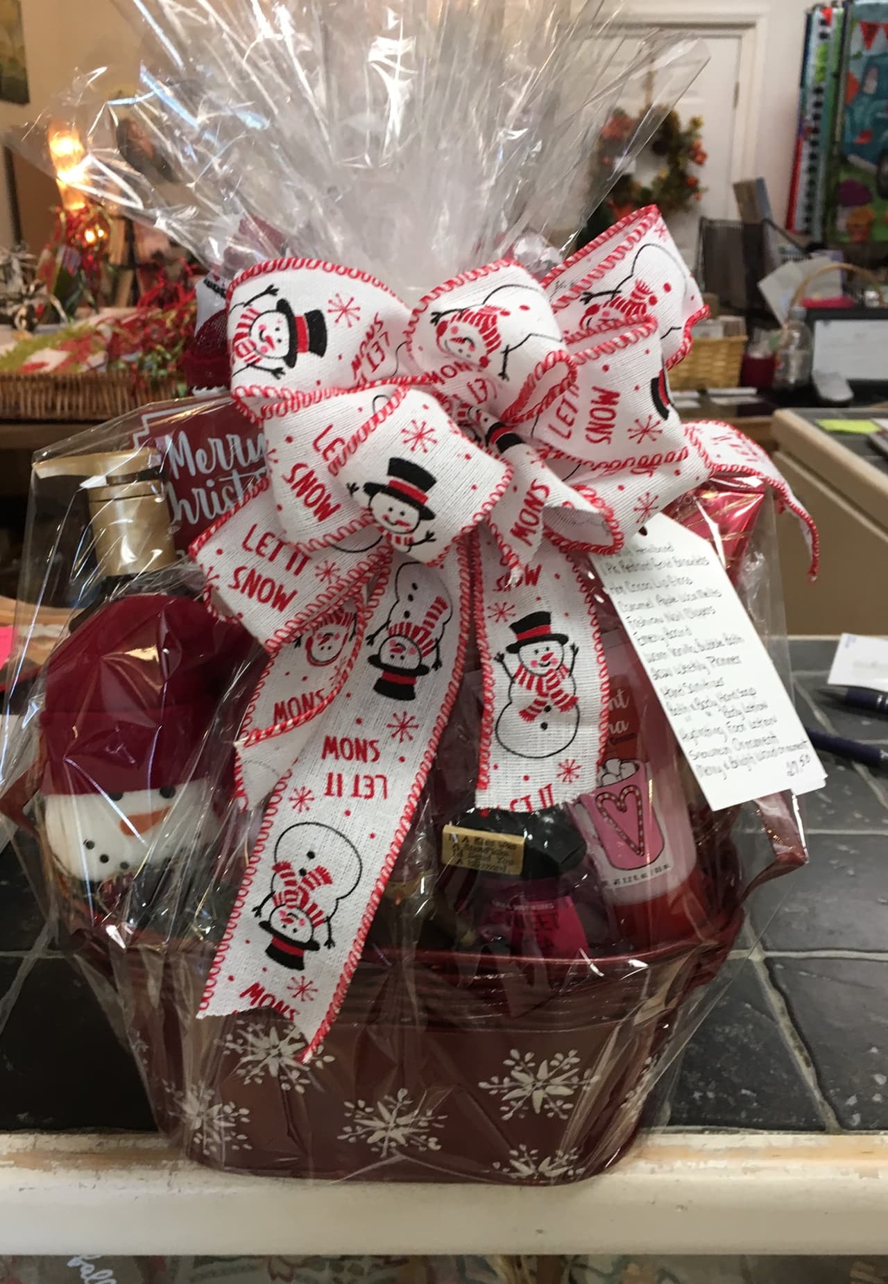 <b><a href="https://www.yadkinvalleync.com/events/mistletoe-market/">Mistletoe Market (Pilot Mountain)</a></b>. Pilot Mountain le da la bienvenida a sus visitantes al centro de la ciudad para hacer algunas compras navideñas y encontrar regalos únicos. Más de 50 vendedores ofrecen piezas antiguas, vintage, artesanales y únicas, así como negocios locales a lo largo de Main Street. Los camiones de comida también servirán una variedad de golosinas sabrosas.