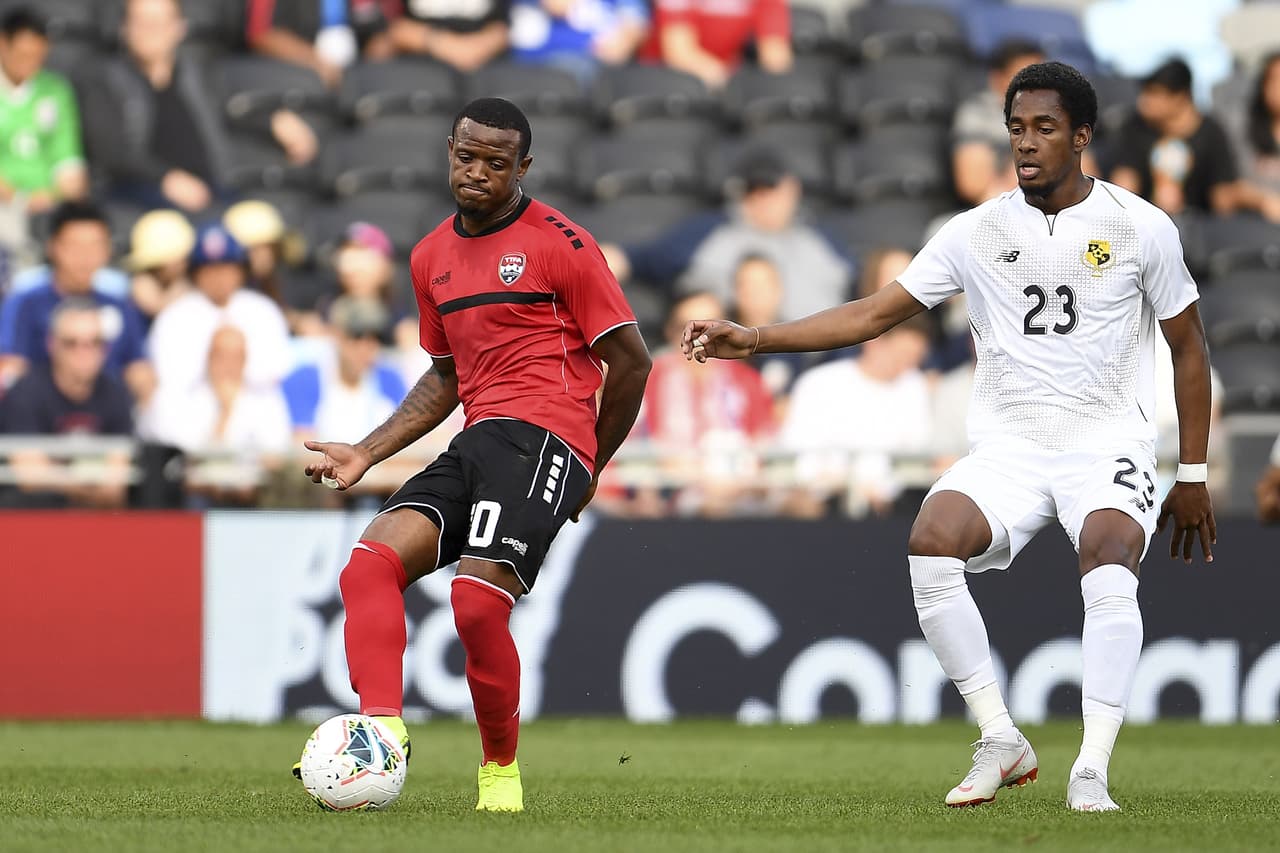 Trinidad y Tobago comenzó con una buena actitud y tratando de buscar un gol en el comienzo del partido, pero este lapso duró muy poco como para fabricar una jugada a profundidad.