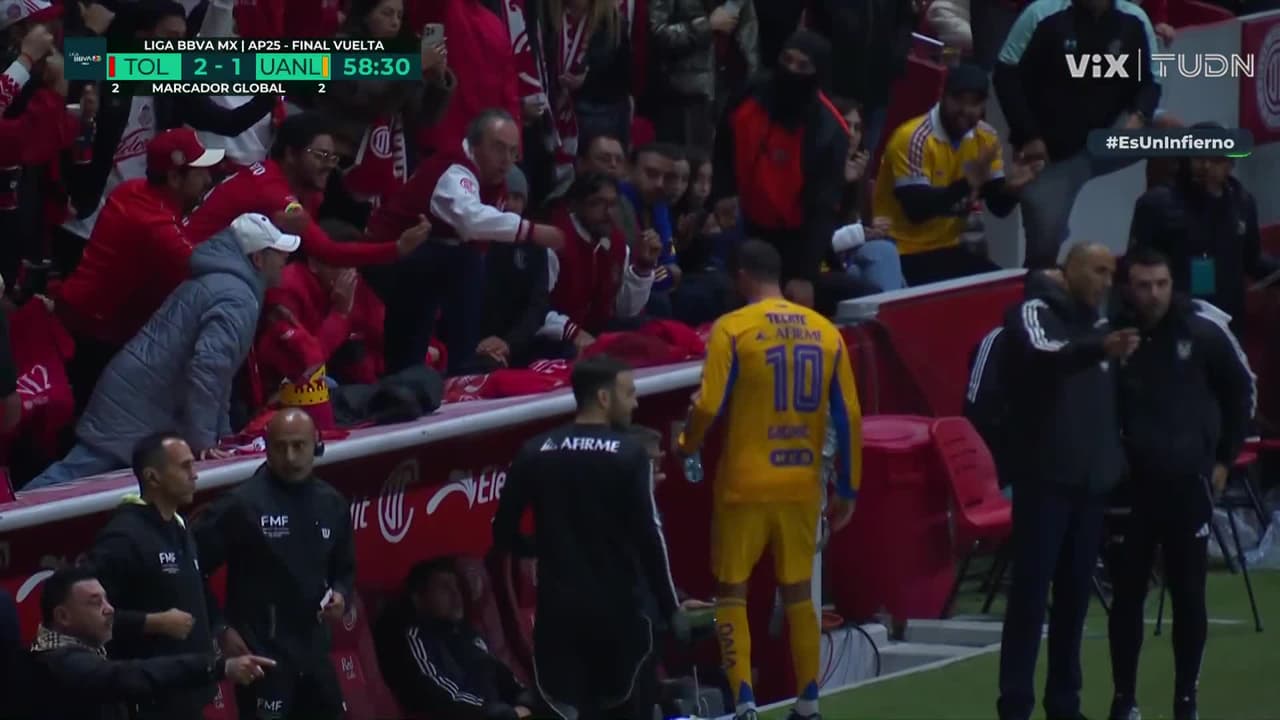 ¡Agreden a Gignac en las bancas del Nemesio Diez!