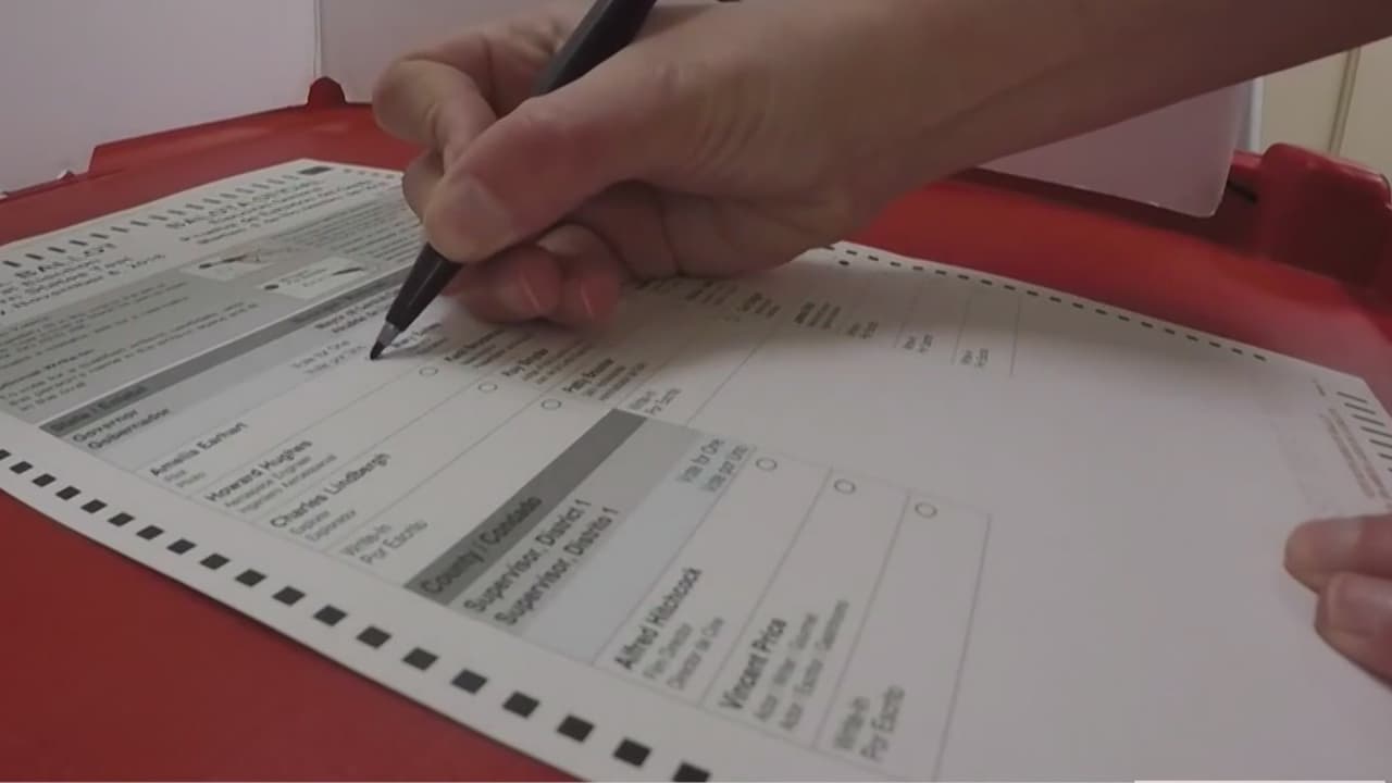 El próximo
<b> 9 de octubre inician las votaciones anticipadas en Arizona</b>. Al respecto, expertos recuerdan a la comunidad la importancia de participar en los comicios y, sobre todo, estar bien informados debido a la gran cantidad de cargos que se elegirán. Enrique Davis Mazlum, director estatal de Unidos US, explica las propuestas y cargos federales y estatales que están en juego.