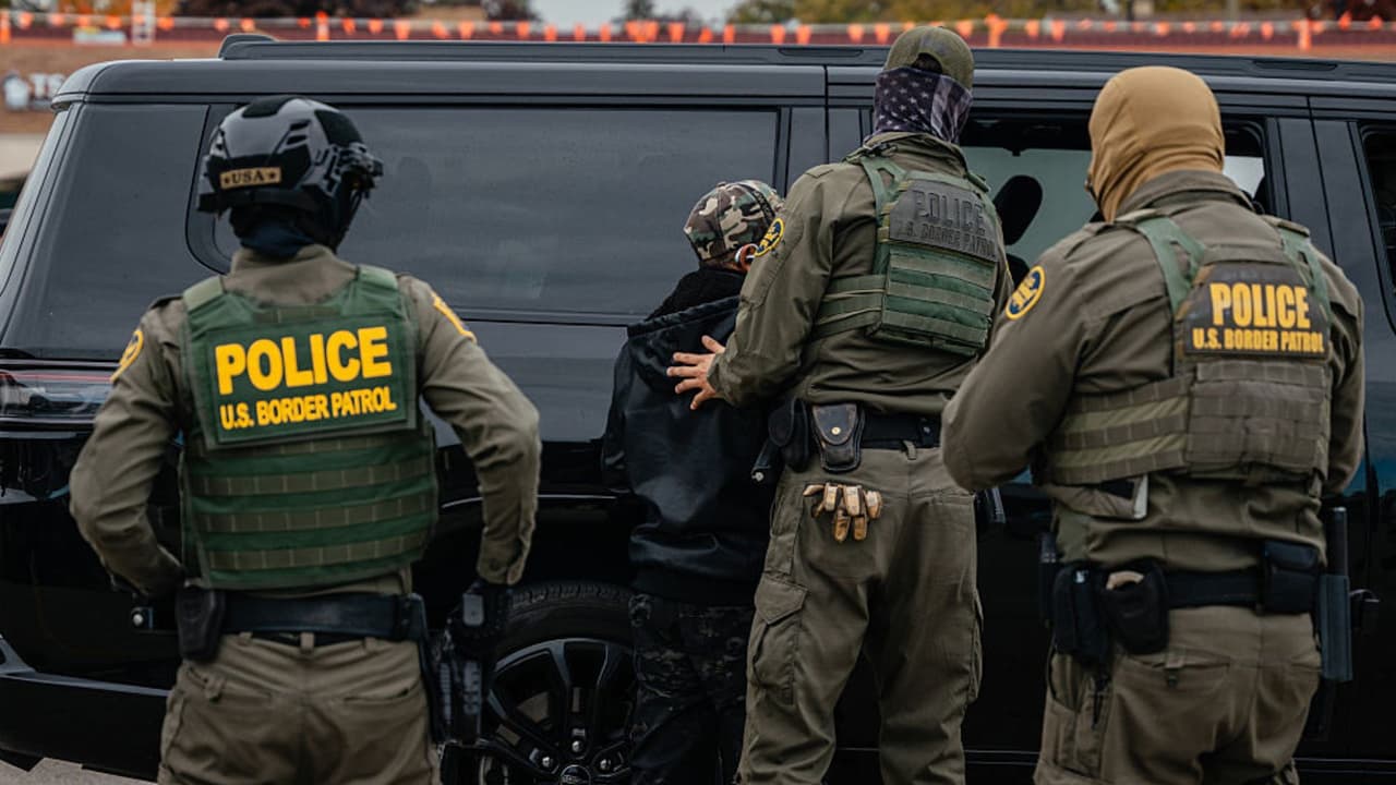 Más de 600 casos en revisión tras fallo contra detenciones ilegales en Illinois