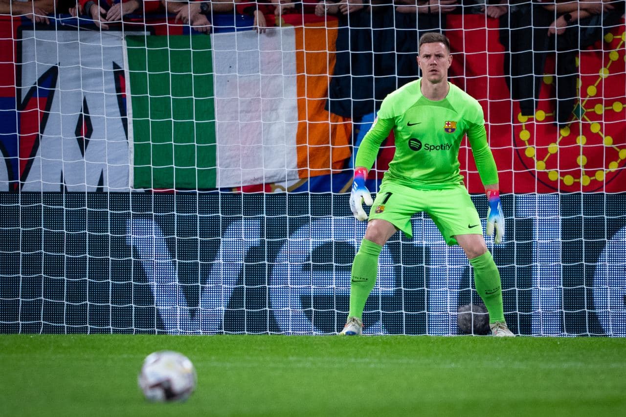 El Barcelona venció 1-2 al Osasuna en El Sadar durante la Jornada 14 de LaLiga de España en un partido que tuvo las expulsiónes de Lewandowski y de Piqué y los goles de Pedri y Rapinha; por los locales marcó David García