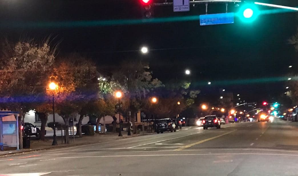 Autoridades de San José investigan el hallazgo de un cadáver dentro de un vehículo cerca del Ayuntamiento 