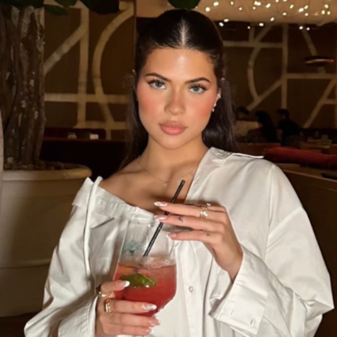 <b>Isabel</b> también se suma al palco de amorosos. Ella tiene 19 años, tiene ascendencia cubana-americana, es estudiante de administración y vive en Miami. Si quieres conquistarla, puedes aplicar como flechado para conocerla
<b><a href="https://enamorandonoseeuu.castingcrane.com/" target="_blank">aquí</a></b>.