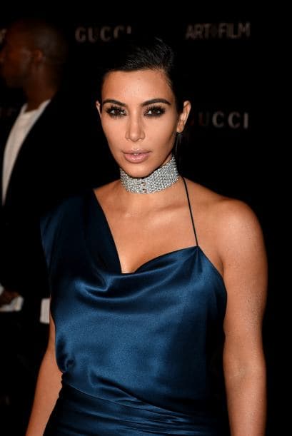 Kim Kardashian vestido azul