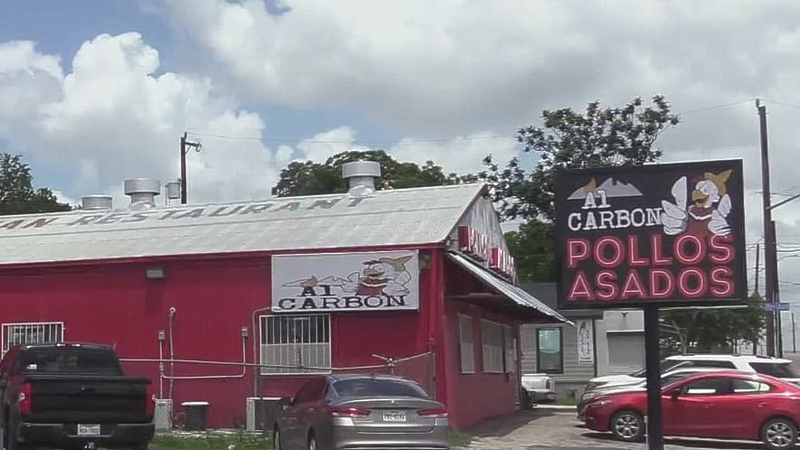  ¿Por qué subieron los precios en restaurantes como Pollos al Carbón en San Antonio?