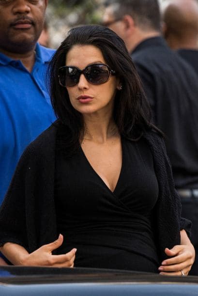 Familiares y amigos de James Gandolfini se dieron cita el día de hoy en la Catedral de San Juan el Divino, en Manhattan, para darle el último adiós al actor quien perdió la vida en Roma, Italia, mientras disfrutaba de unas vacaciones al lado de su hijo Michael. A la ceremonia asistieron poco más de 500 personas y sus amigoas más cercanos dedicaron palabras emotivas al actor de la serie “The Sopranos”. Aquí los videos más chismosos.