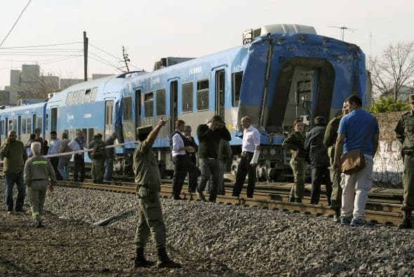 <b>Contemplar el peso de un tren: </b>El 80% de los trenes están hechos de acero inoxidable.
<b> </b>Comparar el impacto de un tren con un auto es como si comparara que una lata de refresco contra un vehículo.