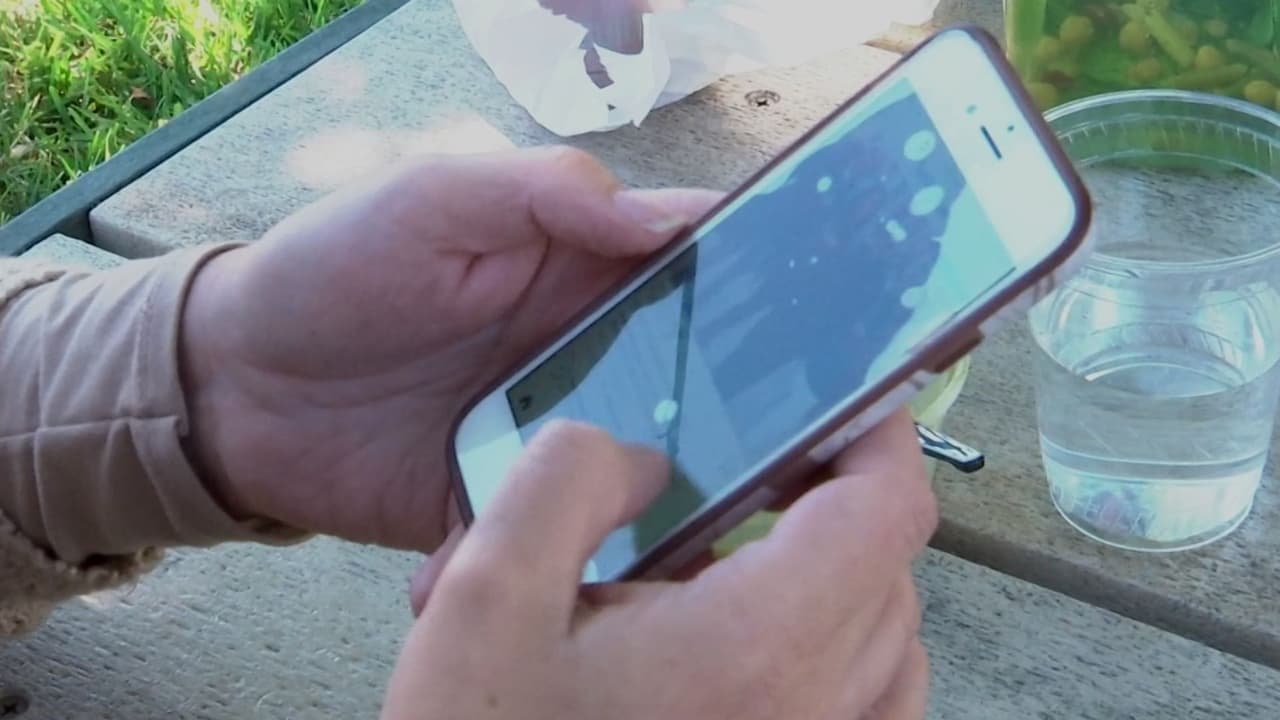 FBI alerta por robos tras citas pactadas en apps de citas