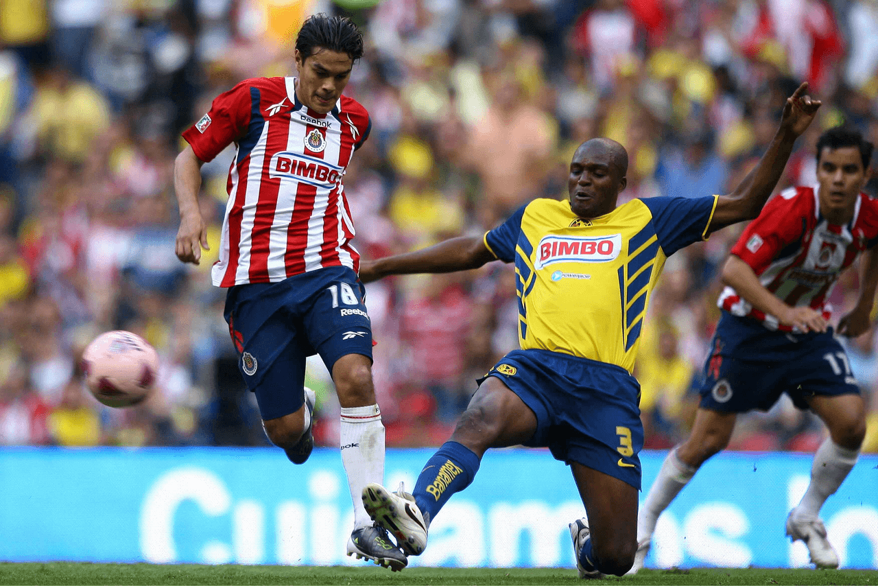 El portero del América con más Clásicos oficiales ha sido Adrián Chávez 24.