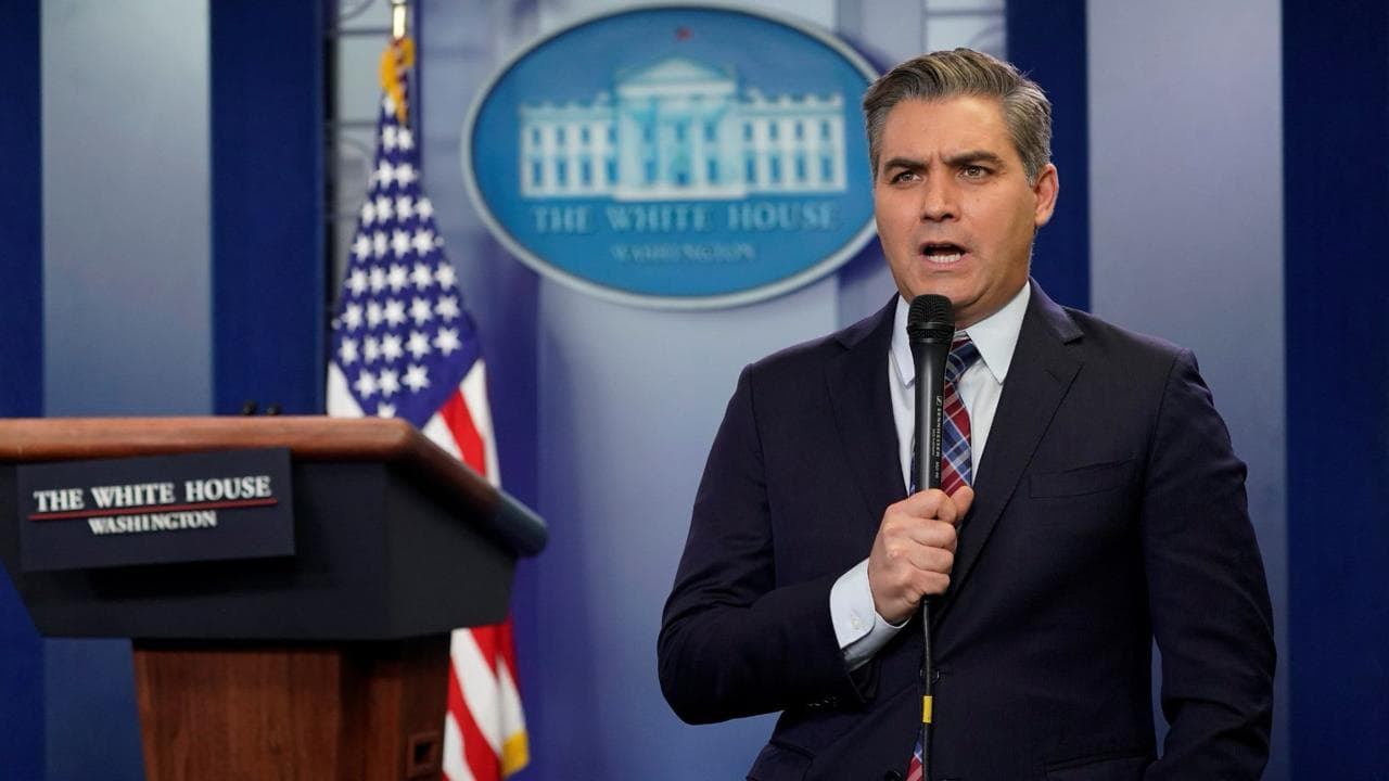 Jim Acosta advierte sobre el impacto de llamar “noticias falsas” a la prensa