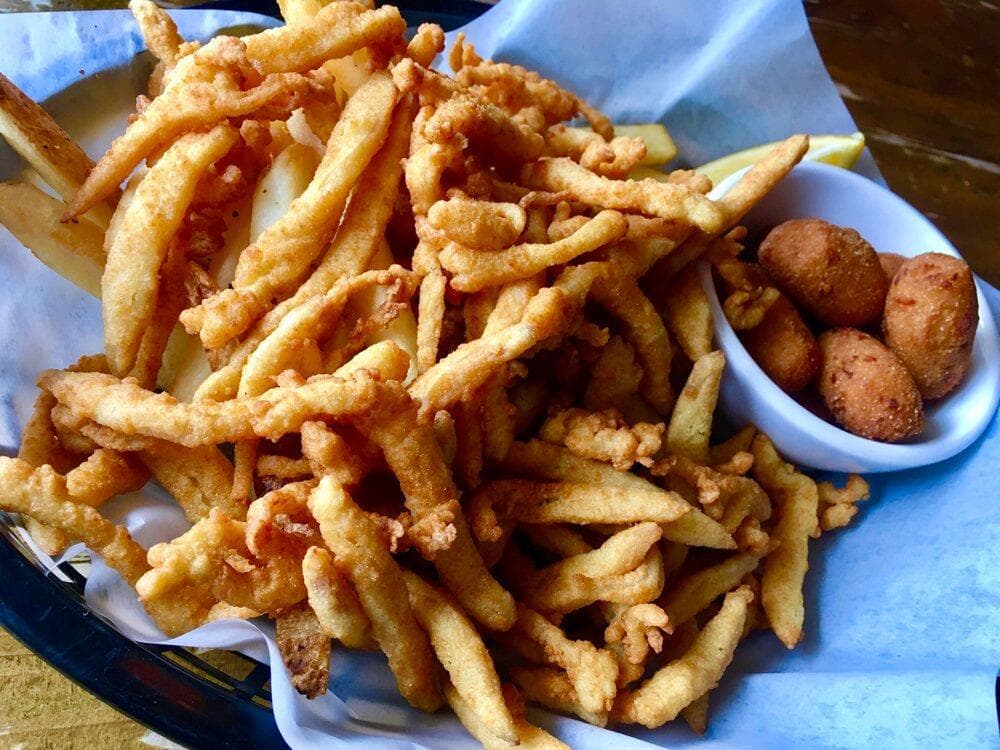 <b>Salgan de “expedición” culinaria</b>. Invita a papá a darse una vuelta
<b><a href="https://www.univision.com/local/north-carolina-wuvc/los-mejores-mariscos-del-area-de-raleigh-en-2023-fotos">por los restaurantes locales</a></b> y -luego del plato principal de su elección, vayan a probar uno de los mejores postres de la ciudad.