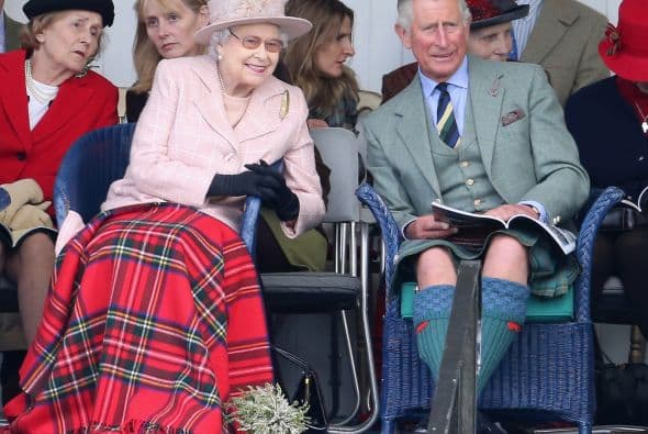 Carlos, de 70 años, seguiría los pasos de su madre, la 
<b><a href="https://www.univision.com/temas/reina-isabel-II" target="_blank">reina Isabel II,</a></b> de 93 años, quien junto al personaje de James Bond, grabó un breve video para la inauguración de los
<b> <a href="https://www.youtube.com/watch?v=1AS-dCdYZbo" target="_blank">Juegos Olímpicos Londres 2012</a>.</b>