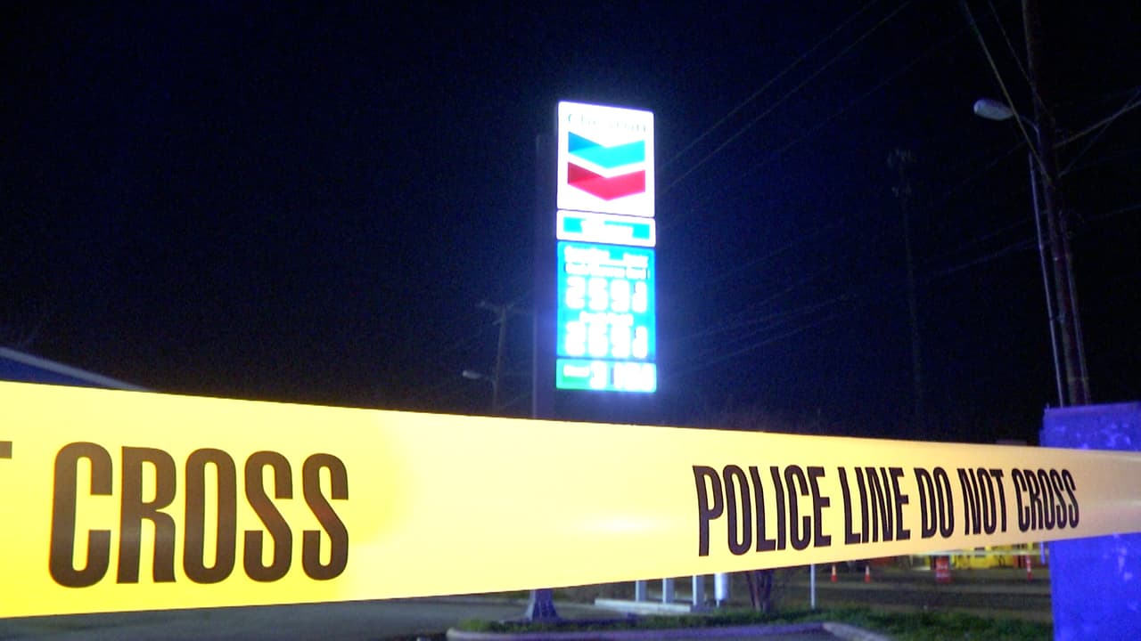 Según investigaciones en el lugar, se sospecha que la persona fue asesinada en otro lugar y luego traída al contenedor para ser calcinada.