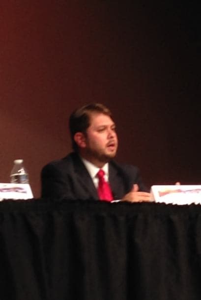 Durante el foro, el candidato demócrata Rubén Gallego dijo que es inaceptable la separación de las familias y que, así como con los Dreamers, se necesita una acción diferida para las familias. Apoya que, si el congreso no hace nada con la reforma migratoria, el presidente Obama tome acción ejecutiva. En cuanto a los niños de la frontera, Gallego asegura ésto que debe ser tratada como una crisis humanitaria y así como con otras nacionalidades, considerar el asilo político. Sobre el porte de armas, él considera que la clave es el chequeo de antecedentes penales, y que ciertas armas deben estar prohibidas. Una de sus prioridades es el acceso a la educación porque le abriría oportunidades a la comunidad latina y crecería la economía.