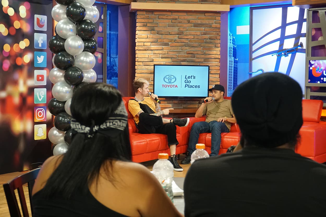 The music artist chilled and met with some of our lucky listeners inside the Uforia Lounge.