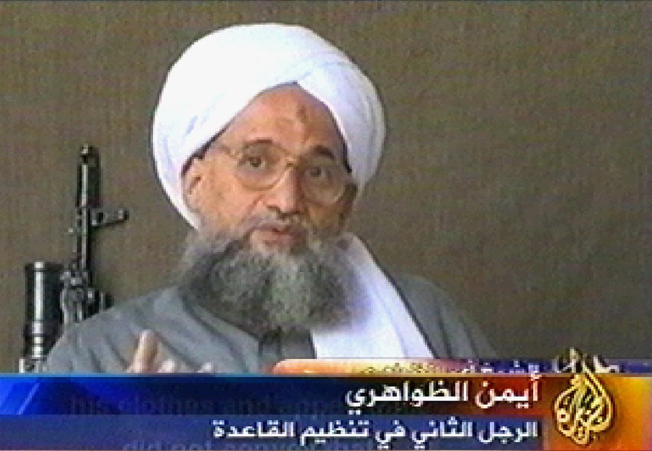 <b>Ayman al-Zawahri: 25,000,000 de dólares de recompensa.</b> Luego de la muerte de Osama Bin Laden por parte de fuerzas especiales de EEUU, las autoridades fijaron esta recompensa por información que ayude a la captura del nuevo líder de Al Qaeda.