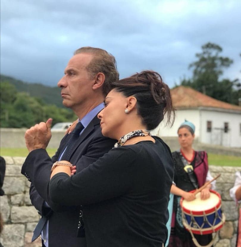 La actual esposa del abogado no lo ve así. El pasado 18 de marzo, Yadhira Carrillo declaró ante los medios que temía por la salud de su marido ante la pandemia, sobre todo porque 
<b><a href="https://www.univision.com/famosos/a-yadhira-carrillo-le-preocupa-el-coronavirus-porque-su-esposo-no-esta-del-todo-perfecto-de-sus-pulmones-fotos" target="_blank">"no está del todo perfecto de sus pulmones". </a></b>
<br>