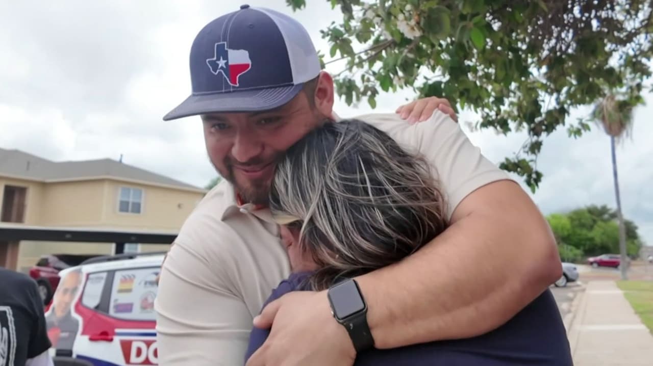 Esperado reencuentro: Beneficiario de DACA deportado a México logra regresar con su familia a Texas