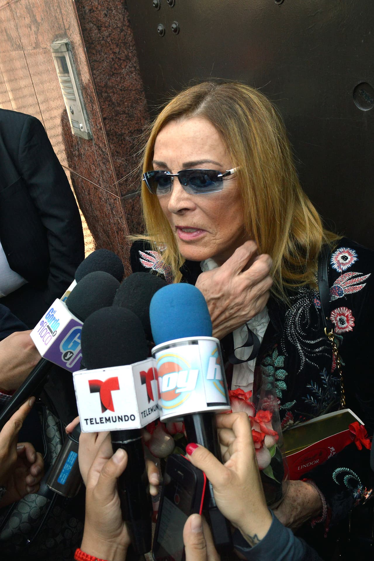 Pasquel compartió que el tener a reporteros y fotógrafos afuera de su casa fue un detonante para pensar en dejarlo todo y mantenerse alejada de los reflectores. 
<br>