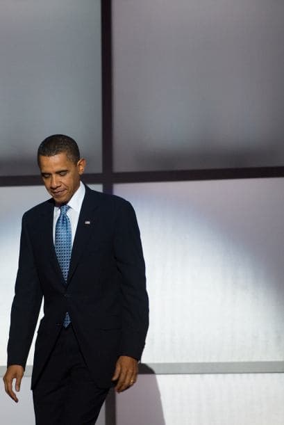 El presidente Barack Obama se reunió el jueves con un grupo de "hispanos influyentes" para conversar acerca de la importancia de "arreglar el sistema de inmigración a fin de que funcione" y les pidió ayuda para que lo ayuden a impulsar en el Congreso una reforma migratoria comprensiva. La reunión se llevó a cabo nueve días después de que el mandatario se reuniera con un grupo multisectorial integrado por políticos, funcionarios de gobierno, religiosos, activistas, dirigentes de organizaciones nacionales que defienden los derechos de los inmigrantes, ex secretarios de estado y ex funcionarios, para hablar de reforma migratoria y el futuro de los 11 millones de indocumentados que viven en el país.