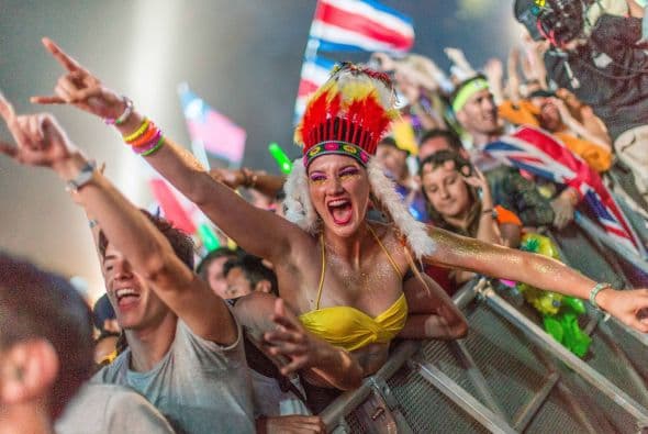 Se acerca el verano y muchos se preparan para los grandes festivales musicales de la temporada. En California, Coachella domina la taquilla, pero 'The Tomorrow World Electronic Music' parece ser una fuerte competidor. Te compartimos algunas fotos del festival de música electrónica durante su última edición en Chattahoochee Hills. La fiesta reunió a los mejores Dj’s y atrajo público de cada rincón del planeta. ¿Crees que este festival sea mejor que el del Valle de Indio?