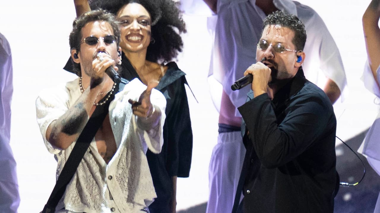 Mau y Ricky le ponen su estilo musical a la noche de Premios Juventud con 'Aiaiaiaiai'