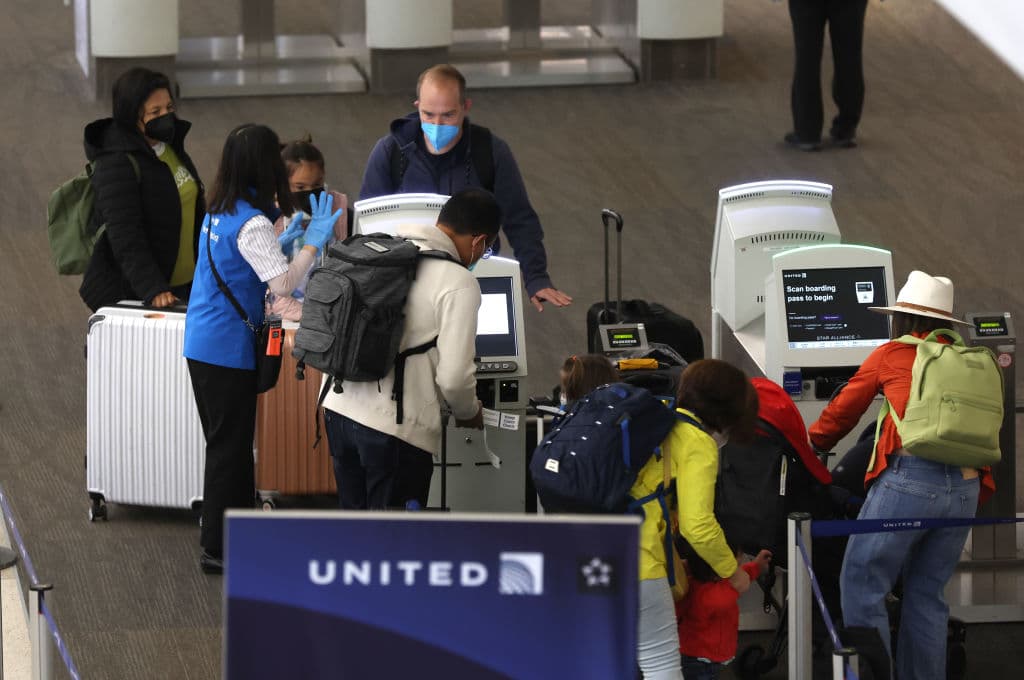 <b>El servicio se utiliza actualmente en unos 50 <a href="https://www.univision.com/local/atlanta-wuvg/atlanta-hartsfield-jackson-aeropuerto-datos-curiosos">aeropuertos en todo Estados Unidos</a>, </b> así como en docenas de estadios deportivos y otros lugares.