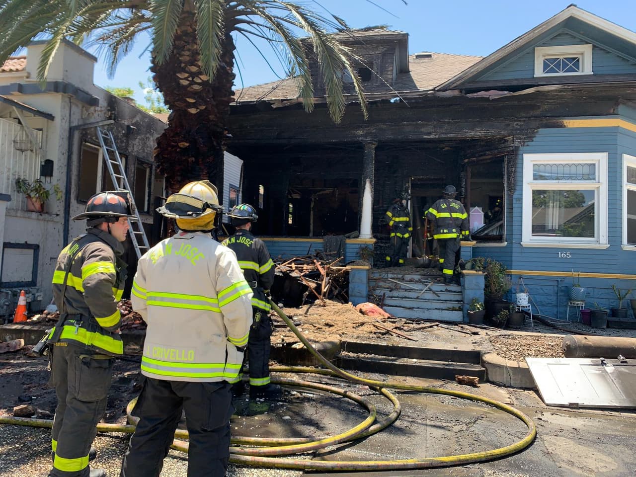 Por el momento las autoridades no han determinado si esta persona es considerada como sospechosa, debido a que las causas del siniestro continúan bajo investigación.