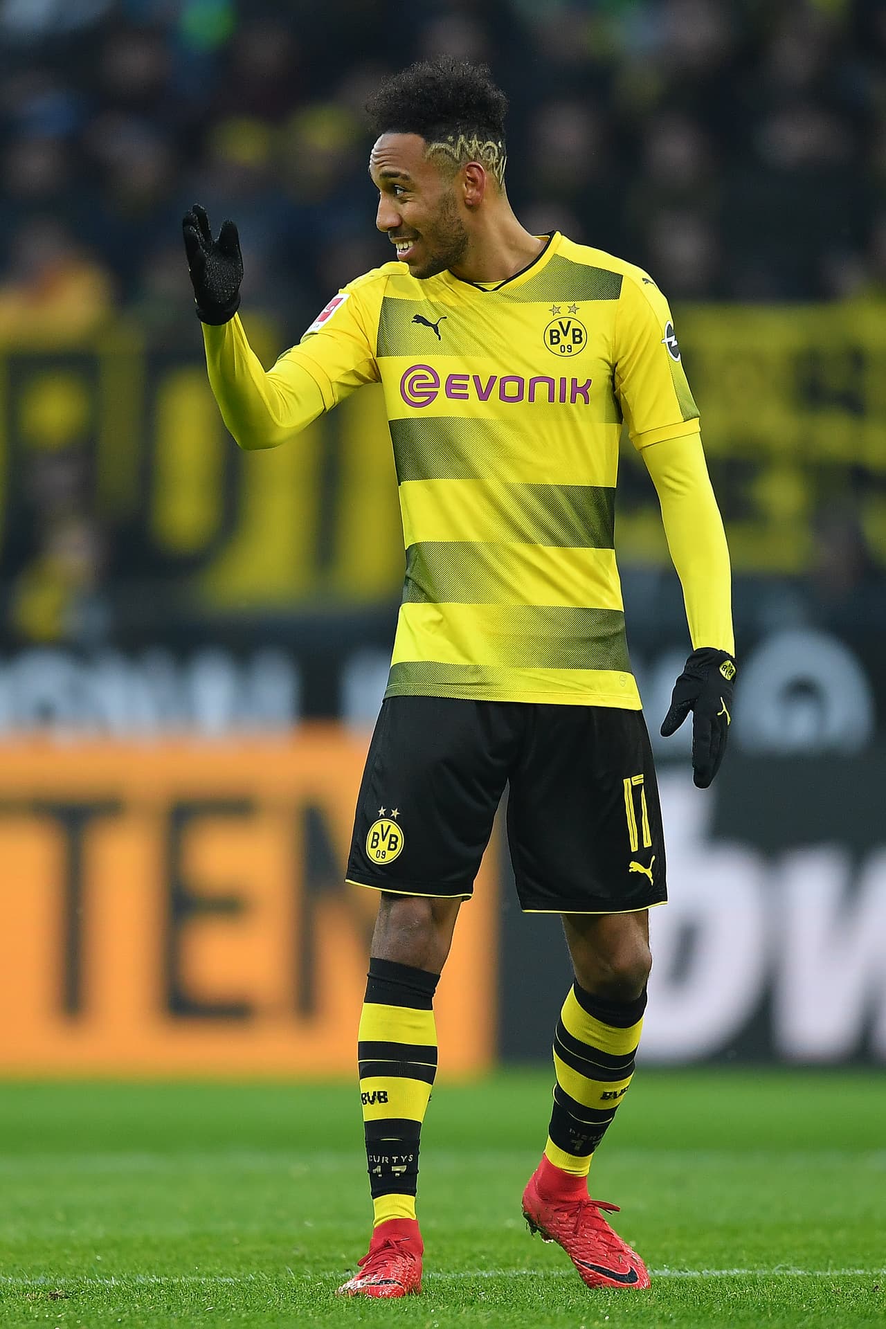 Arsene Wenger ya confirmó que Arsenal negocia con Borussia Dortmund por Pierre-Emerick Aubameyang para reemplazar a Alexis Sánchez, quien ya es jugador del Manchester United.