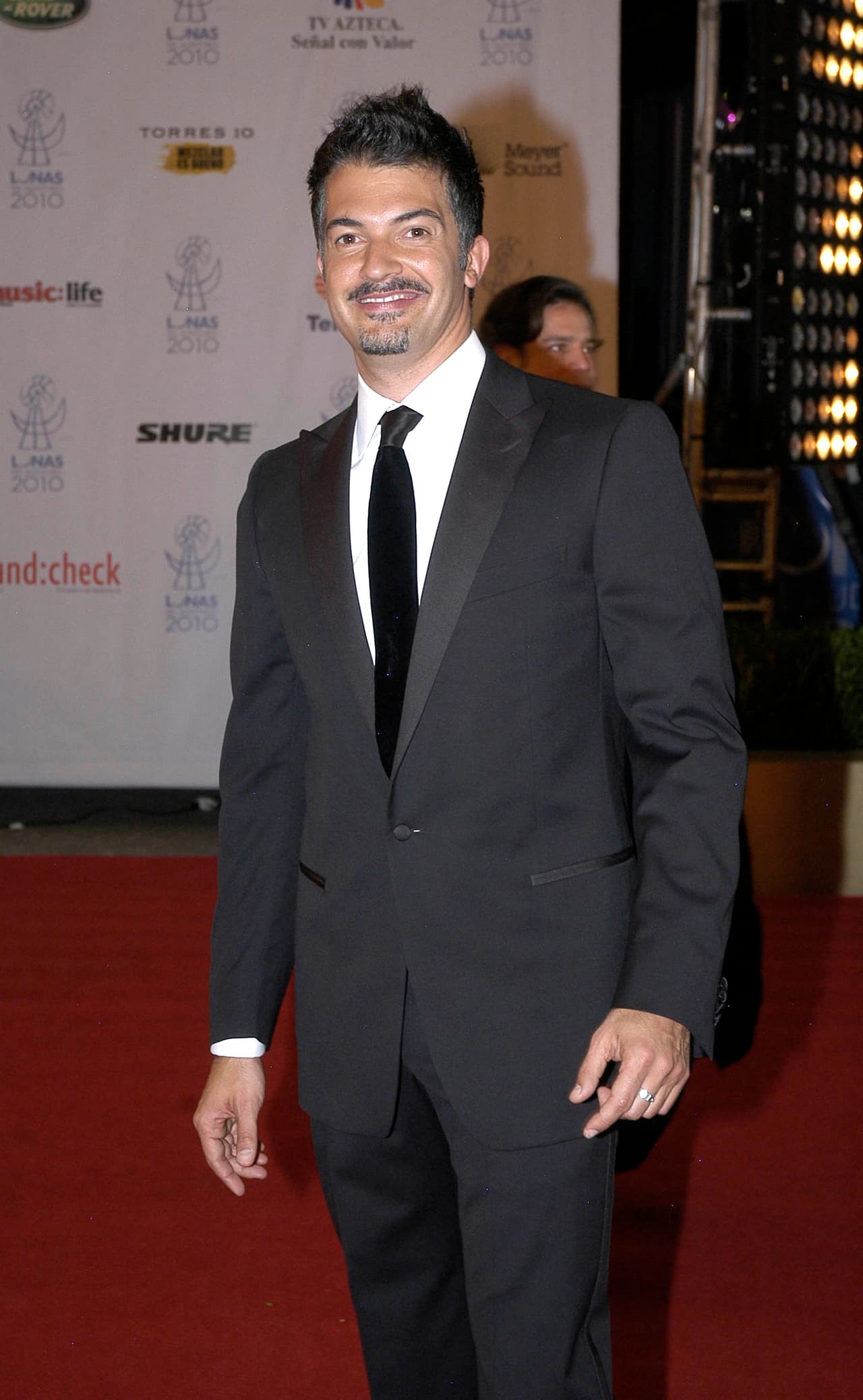 "Quiero 
<b>quitarle toda la responsabilidad</b> a mi familia", argumentó el actor. 
<br>