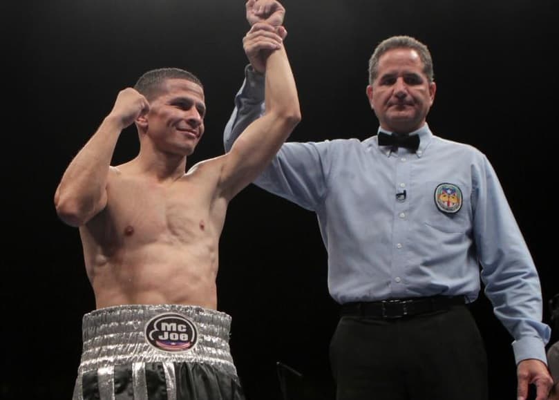 McJoe Arroyo conquistó título supermosca FIB al derrotar a Arthur Villanueva