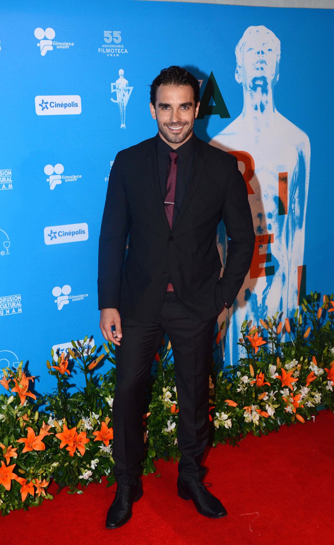 Así que no podemos culpar a la actriz por enamorarse perdidamente de Marcus, ya que parece que el actor la apoya en todo.