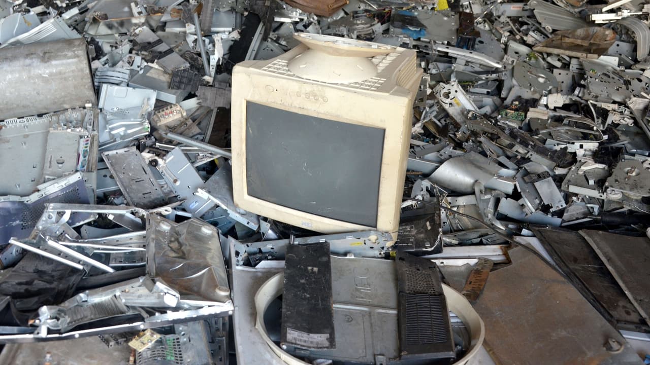 La basura electrónica, la plaga del siglo XXI que afecta el medio ambiente en California