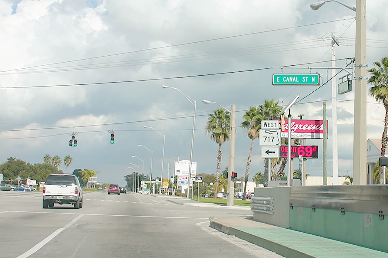 <b>Puesto 11. Belle Glade, Florida. Tasa de pobreza: 39.1% (estado: 15.5%). </b>Ingreso medio por hogar: 25,873 dólares (estado: 50,883). Valor medio de la vivienda: 111,400 dólares (estado: 178,700). Población: 19,175. Belle Glade se encuentra al sur del lago Okeechobee y el hogar típico de esa ciudad gana aproximadamente la mitad del ingreso medio de todo el estado. Allí alrededor de uno de cada cuatro hogares gana menos de 10,000 dólares al año, mientras que en todo el estado sólo el 7.2% de los hogares está por debajo de esa cifra.