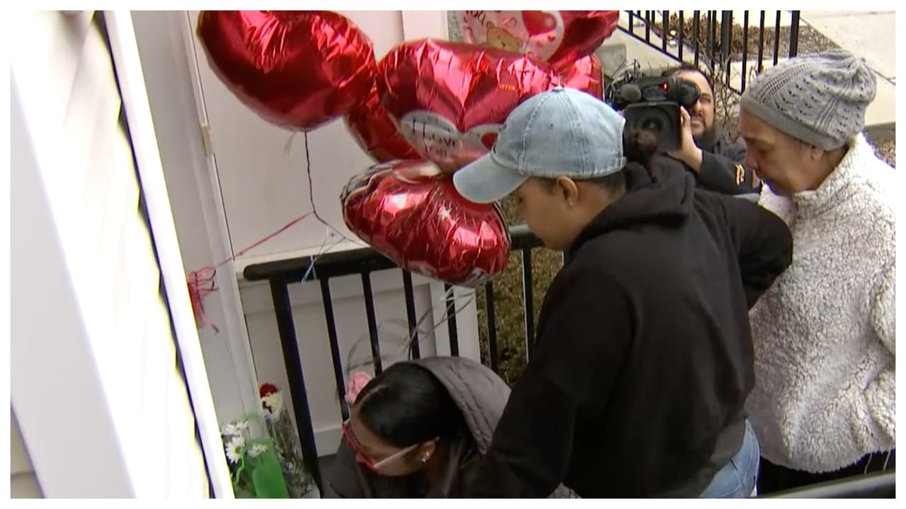 Al presentar
<a href="file:///Users/crodasdejuarez/Desktop/Presentan%20cargos%20contra%20la%20expareja"> cargos contra la expareja </a>de Luz Hernández, la fiscalía del condado de Hudson informó que 
<b>el hombre fue encontrado en Biscayne Boulevard en Miami</b> y se le presentaron cargos por 
<b>profanar y esconder un cuerpo. </b>Está detenido en el Centro de Detención Nocturna Turner Guilford de Miami-Dade en espera de su extradición a Nueva Jersey.
<br>