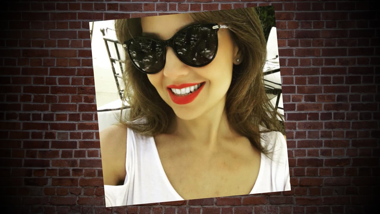 Ya sea en el auto, con su mejor amiga Lili Estefan o con su esposo Tommy Mottola, Thalis no puede estar sin lentes de sol. Y es que la cantante y actriz tiene una colección muy particular de gafas y aquí te mostramos algunas de ellas. ¿Cuál es tu favorito?