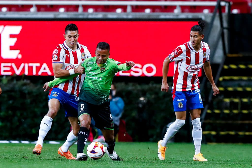 Lezcano (10’) abrió el marcador para adelantar al cuadro fronterizo y Ariel Matías crecía la ventaja al 29’. JJ Macías (77’) apareció para descontar en la segunda mitad. El Rebaño sólo acumula dos derrotas y dos empates. En la siguiente fecha, Chivas visitará al León y Bravos hará lo propio ante Puebla.