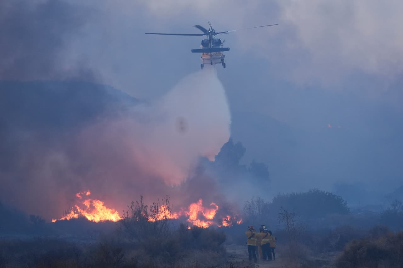 Este incendio pone de relieve la fragilidad de la región frente a los incendios forestales, especialmente en zonas donde el chaparral seco y las altas temperaturas crean condiciones propicias para su propagación.
