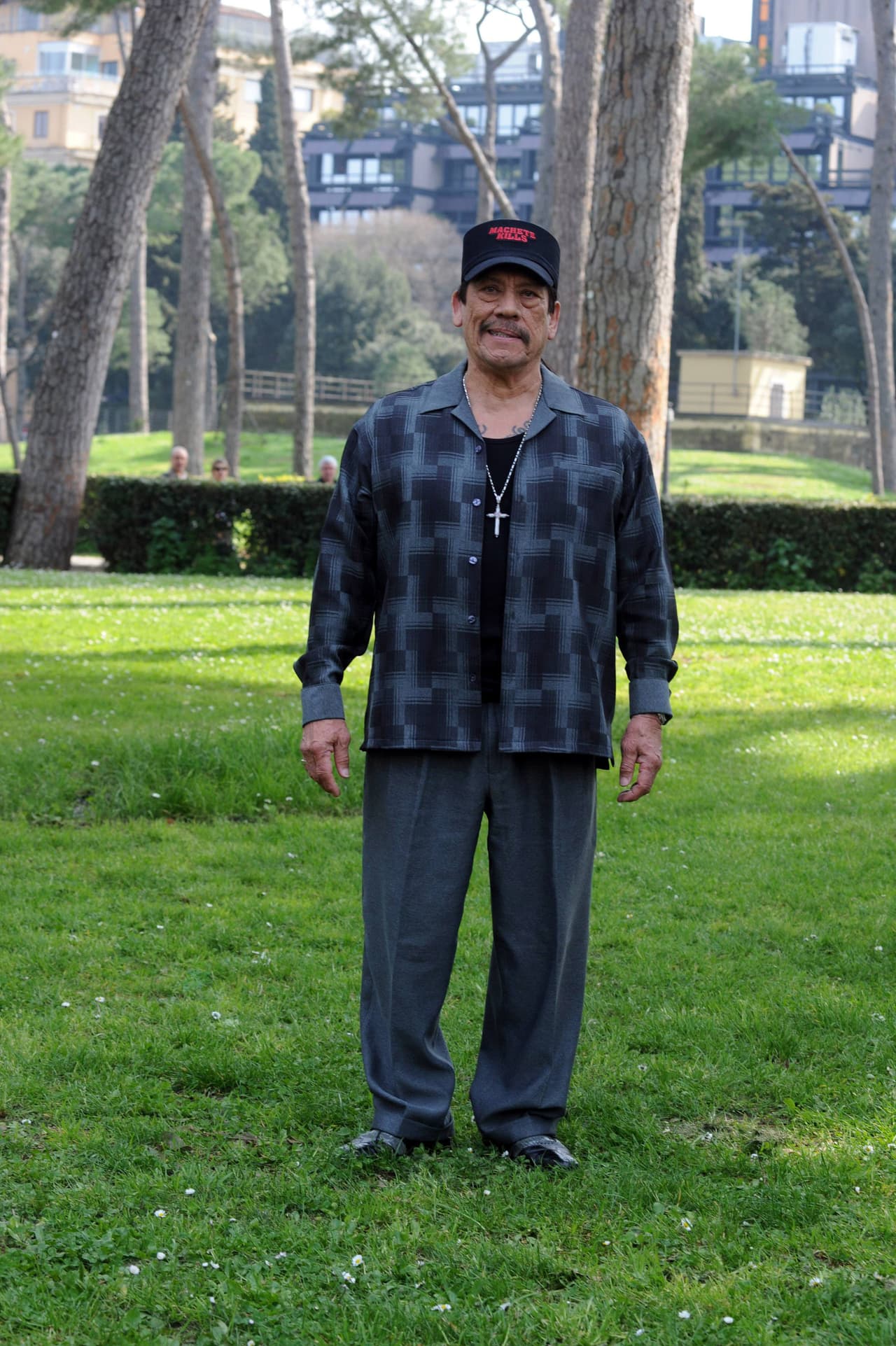 "Cada hombre en la tierra ha experimentado esto, y 
<b>si dices que no, estás mintiendo</b> y te estoy llamando mentiroso. Sí, Danny Trejo te está llamando mentiroso, entonces ahora ya no tienes que ocultarlo”, dijo Trejo, quien ahora es la imagen de un producto que ayuda a combatir la disfunción eréctil.