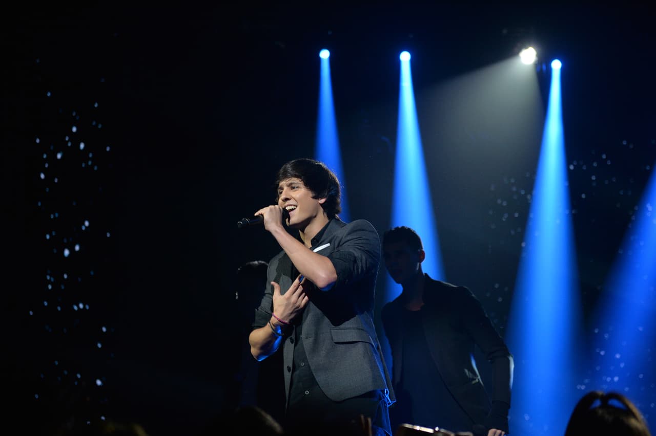 We all love CNCO! Eric, Zabdiel, Christopher, Joel y Richard cantaron sus éxitos "Tan fácil" y "Quisiera", si te perdiste la presentación
<a href="http://www.univision.com/shows/la-banda/cnco-regreso-a-la-banda-y-canto-tan-facil-y-quisiera-video" target="_blank"><b>aquí </b></a>la puedes ver una y otra vez.