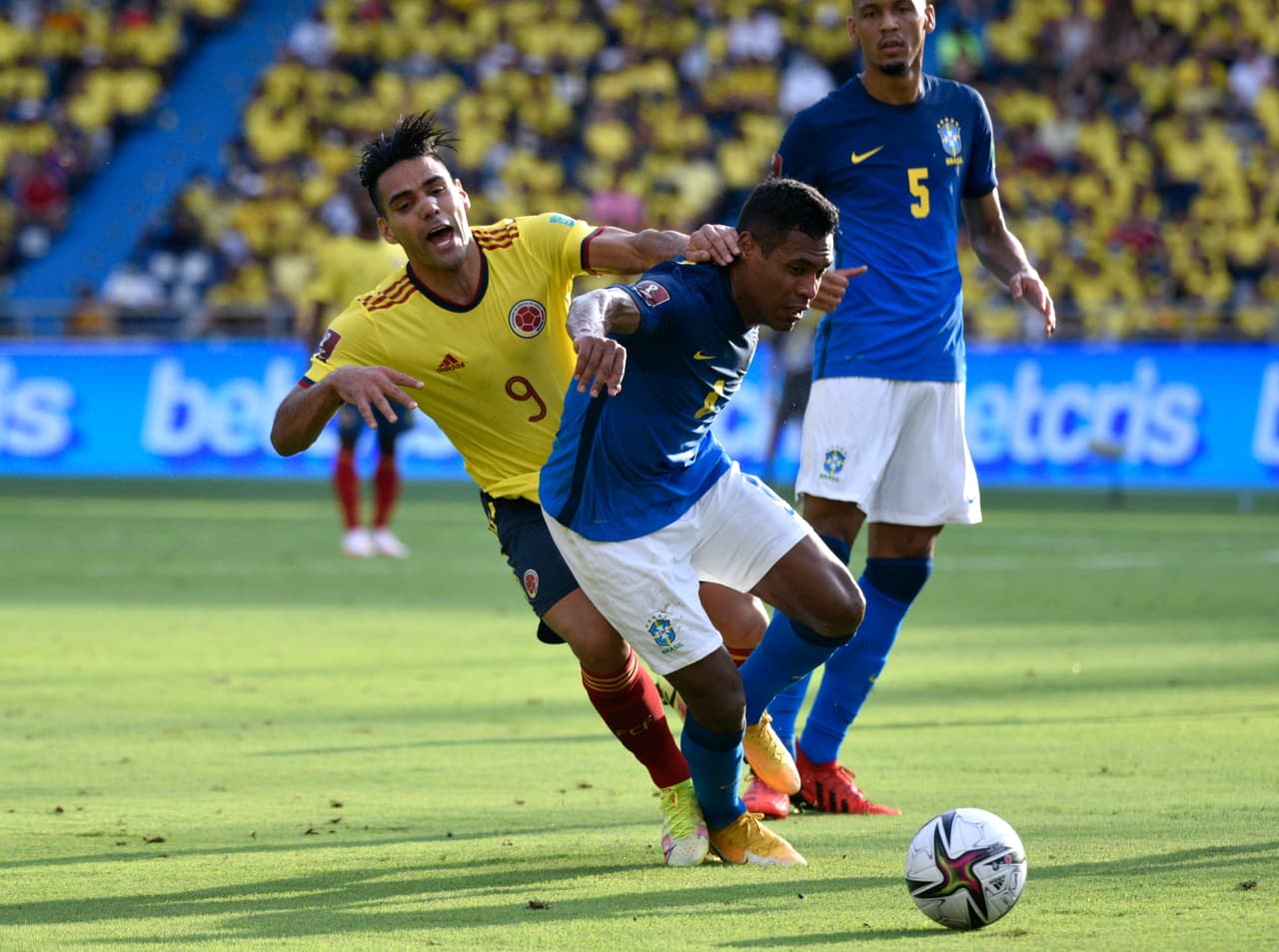 Colombia terminó con el paso perfecto de Brasil al sacar un empate sin goles.