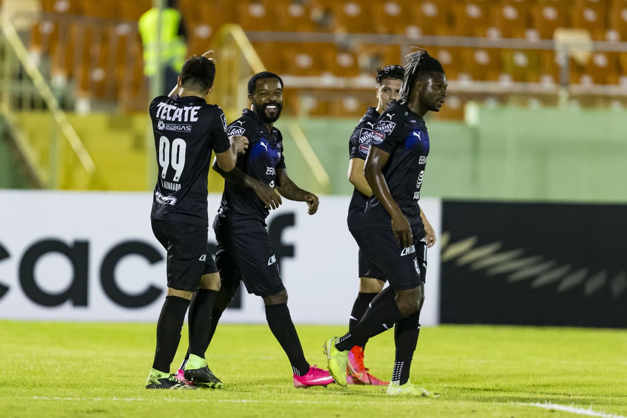 Vincent Janssen (32'), Arturo González (42') y José Alvarado son los encargados de darle el triunfo 0-3 a Monterrey.