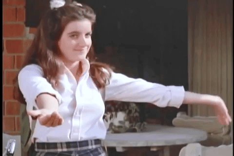 Detrás de la cinta 'Poltergeist', producida por Steven Spielberg, ocurrieron diversos incidentes que le dieron un giro de misterio. El primero de ellos fue la muerte de Dominique Dunne, quien fue asesinada por su novio en 1982, tan solo cuatro meses después del estreno de la cinta. Ella tenía 22 años.