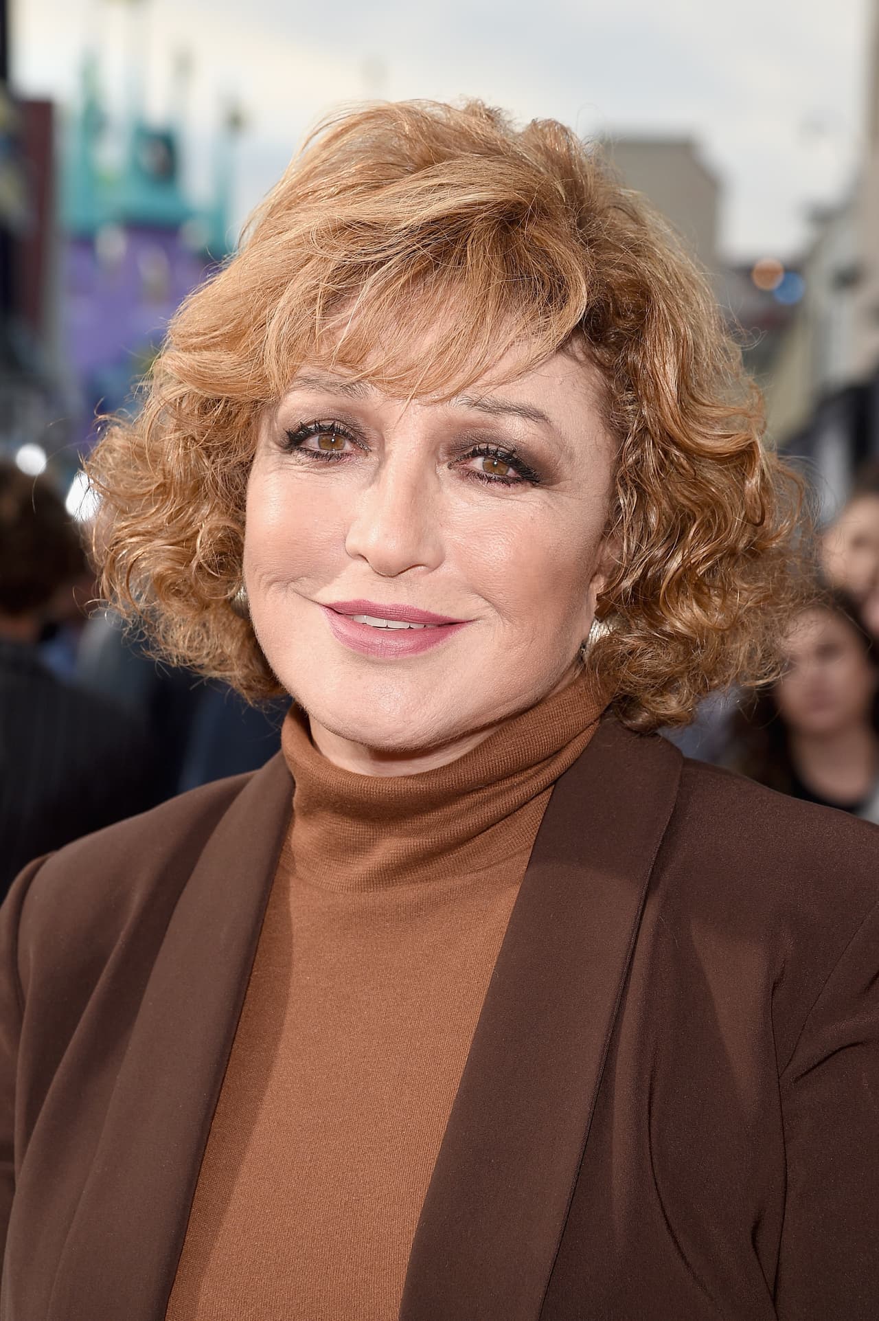 "¡Ay, no! ¿Tú crees que se me acerca alguien? [...]", mencionó la intérprete de 74 años de edad.