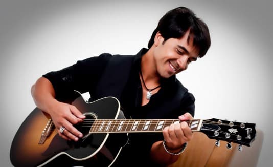 Si bien la fama de Luis Fonsi no se puede comparar, no cabe duda que su tema ‘Despacito’ lo ha colocado ya como uno de los músicos más reconocidos del siglo XXI.
<br>