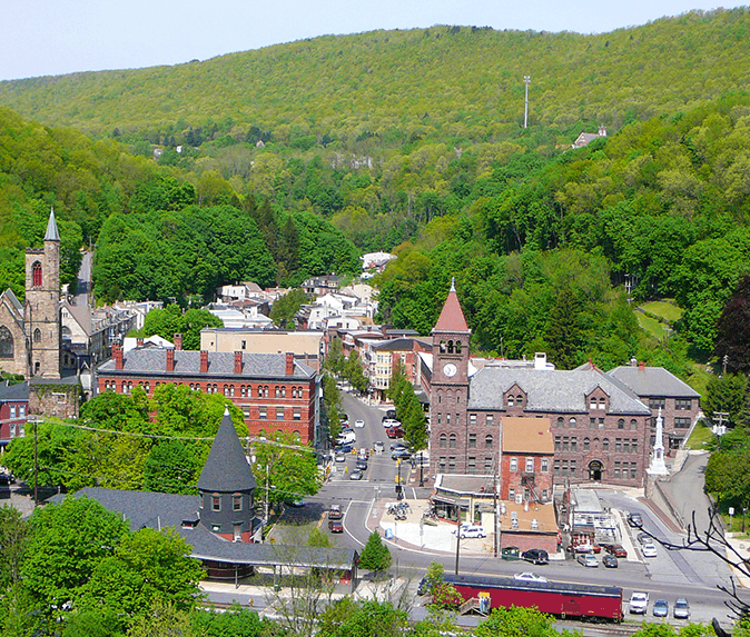 Fundado originalmente como Mauch Chunk en 1818, el municipio pasó a llamarse Jim Thorpe en 1953 en honor al ganador de la medalla olímpica, James Francis Thorpe.