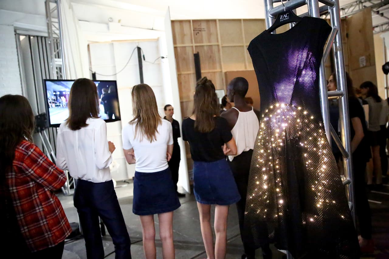 Maddy utilizó sus habilidades informáticas para incluir los patrones de colores que las chicas de 'Made With Code' hicieron alrededor de los Estados Unidos.