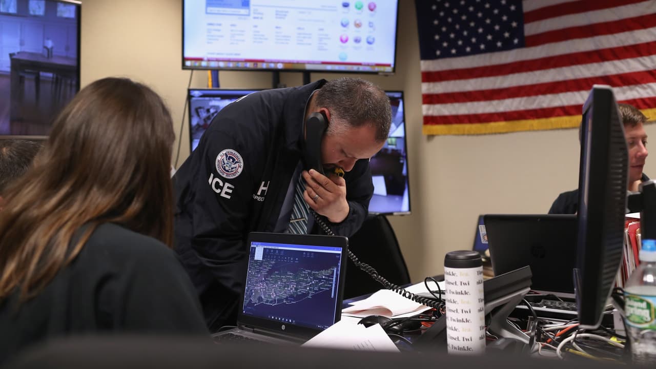 ICE begins releasing "vulnerable" immigrants to prevent them from getting coronavirus