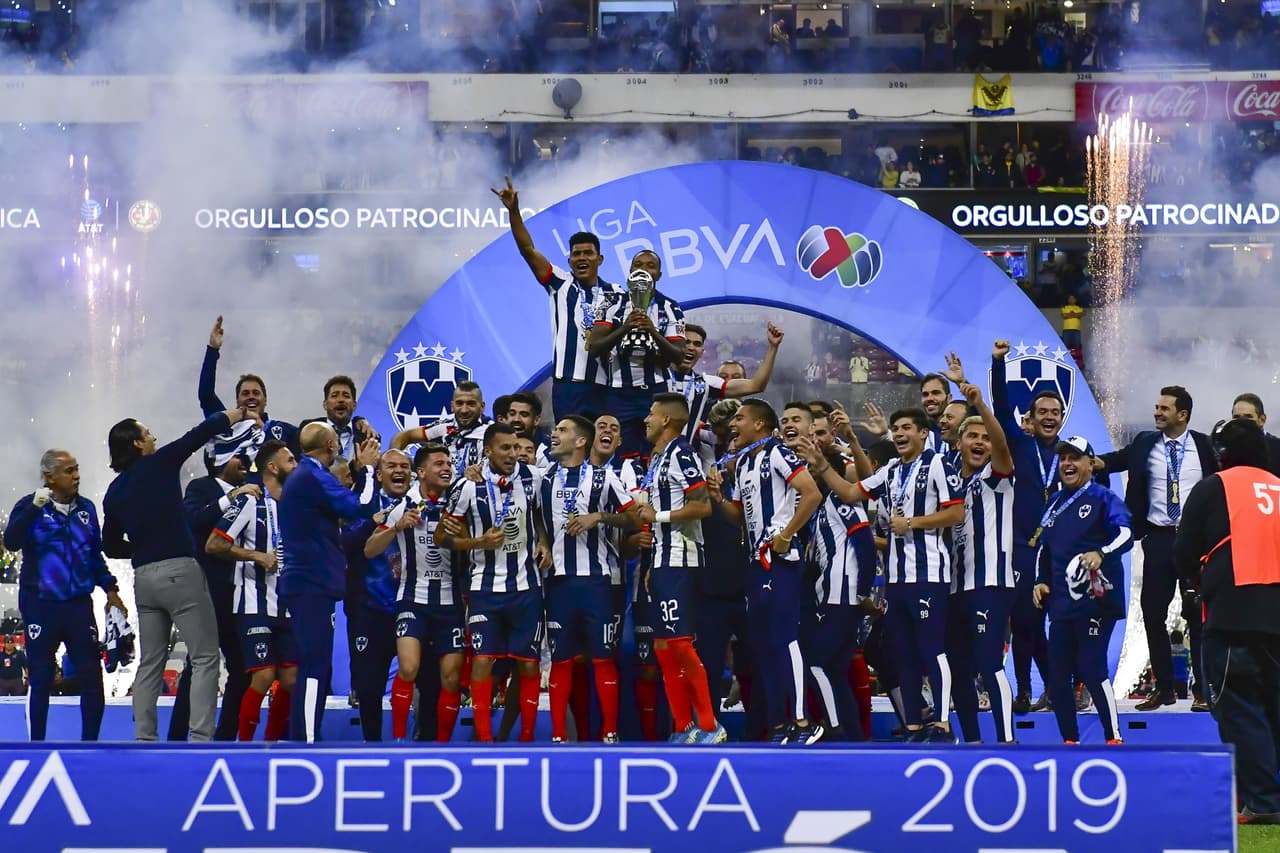 <b>Llegó la quinta estrella</b>
<br>Rayados de Monterrey ha sido un equipo constante en torneos cortos, pero con pocas Finales disputadas y un éxito a cuenta gotas. El equipo del 'Turco' Mohamed obtuvo su quinto título de Liga después de una racha negativa de nueve años sin conseguirlo.